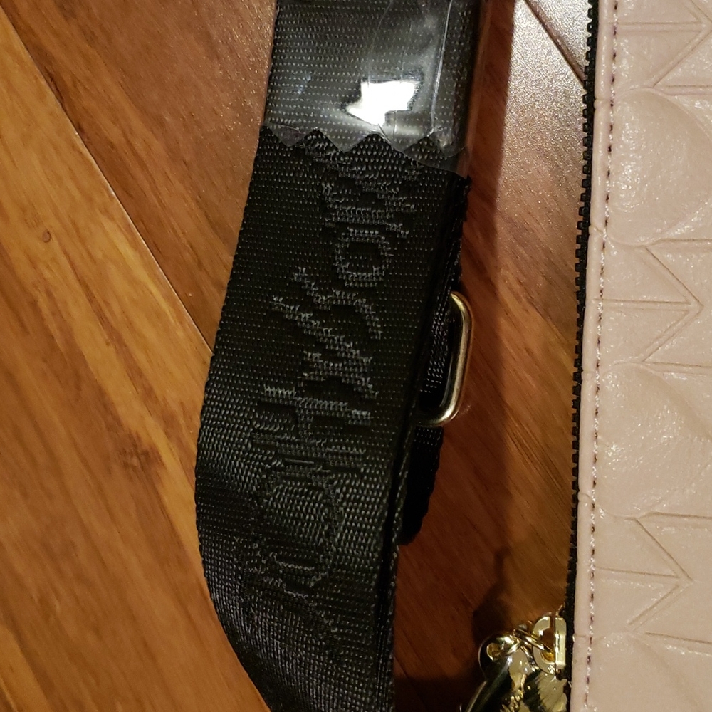 Betsey Johnson Dog Mom Crossbody Bag - Picture 4 of 6